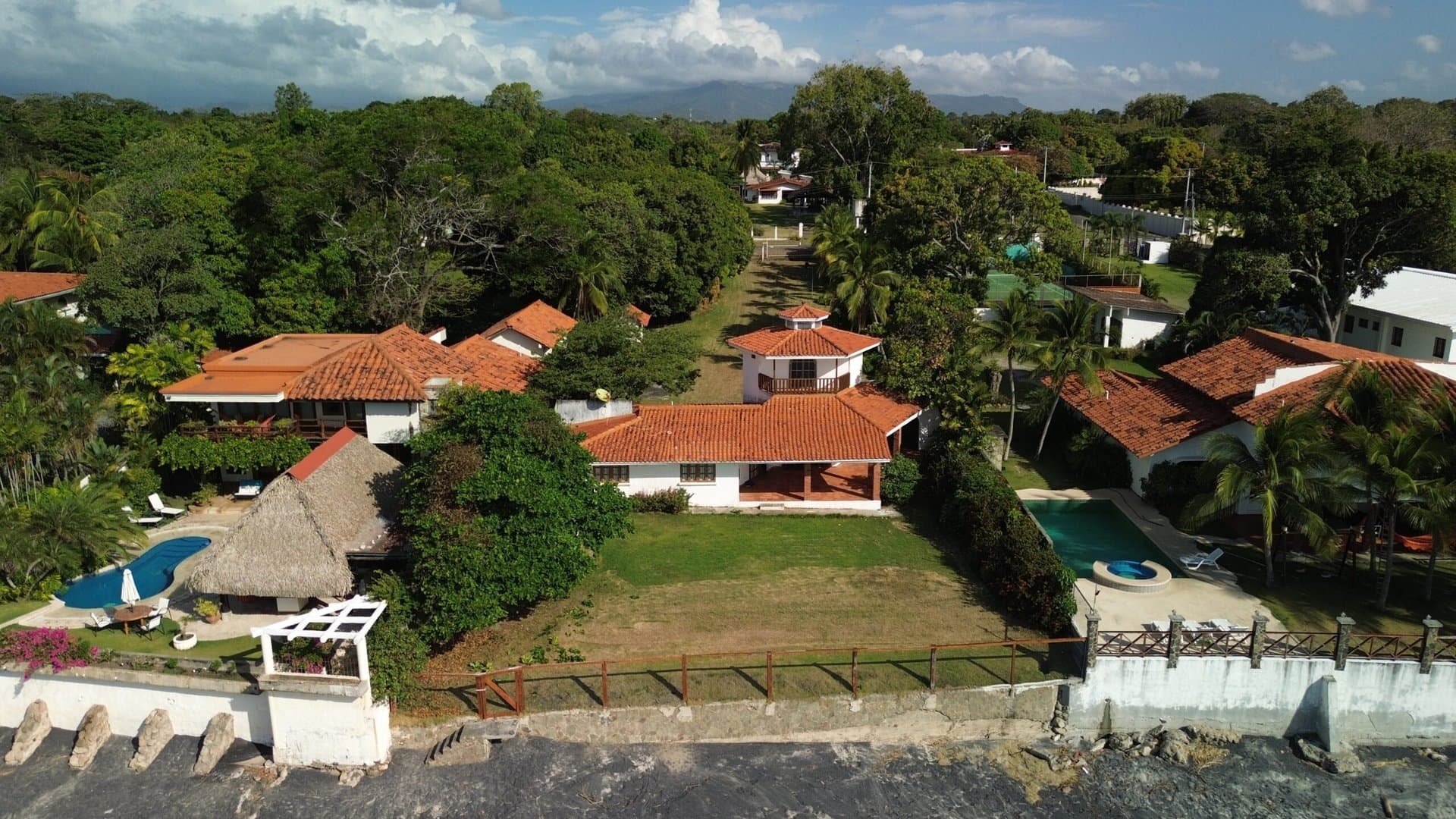 Oceanfront Four-Bedroom Home in Coronado – Prime Renovation Opportunity P-0578 - Image 39