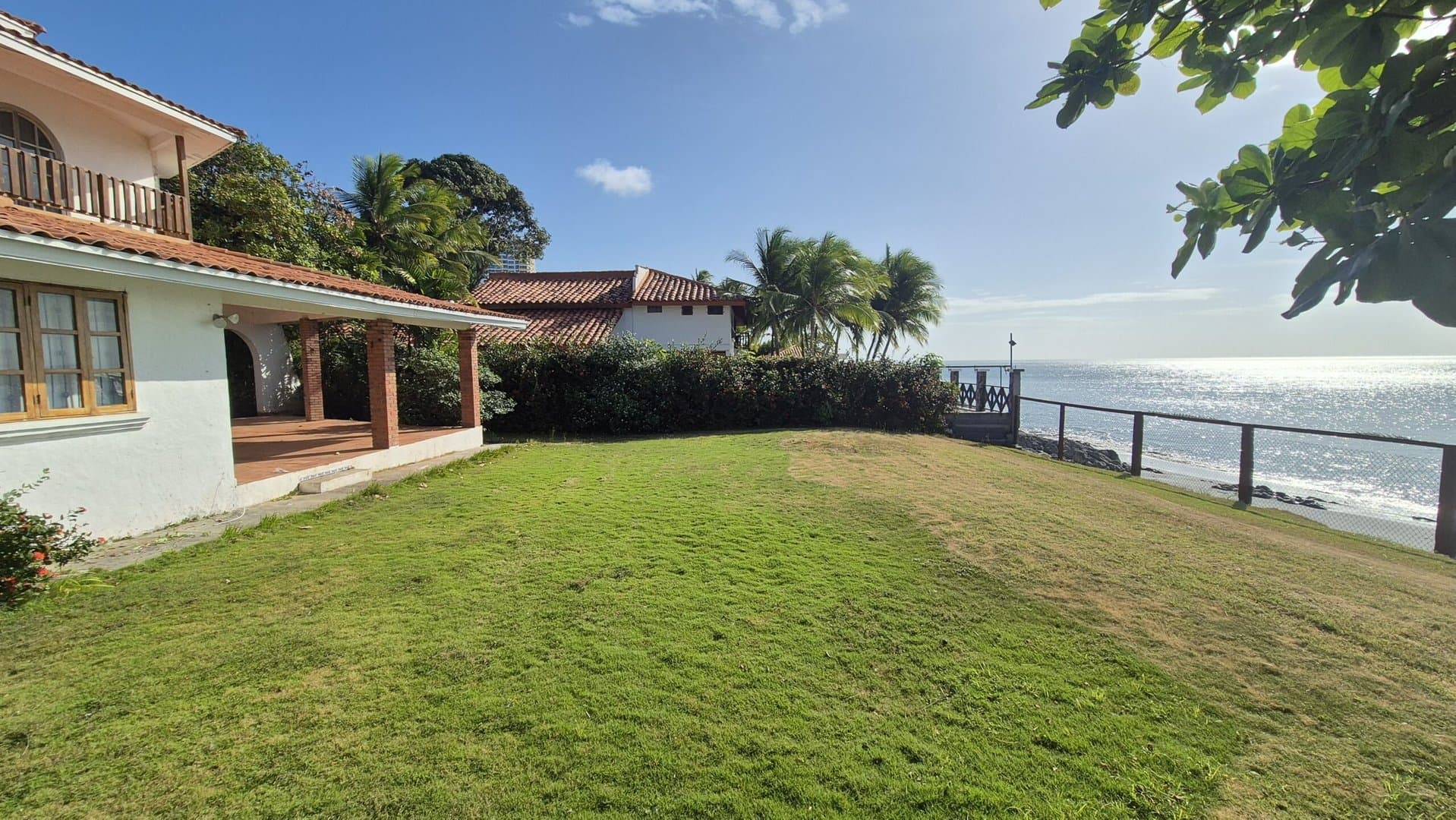 Oceanfront Four-Bedroom Home in Coronado – Prime Renovation Opportunity P-0578 - Image 4
