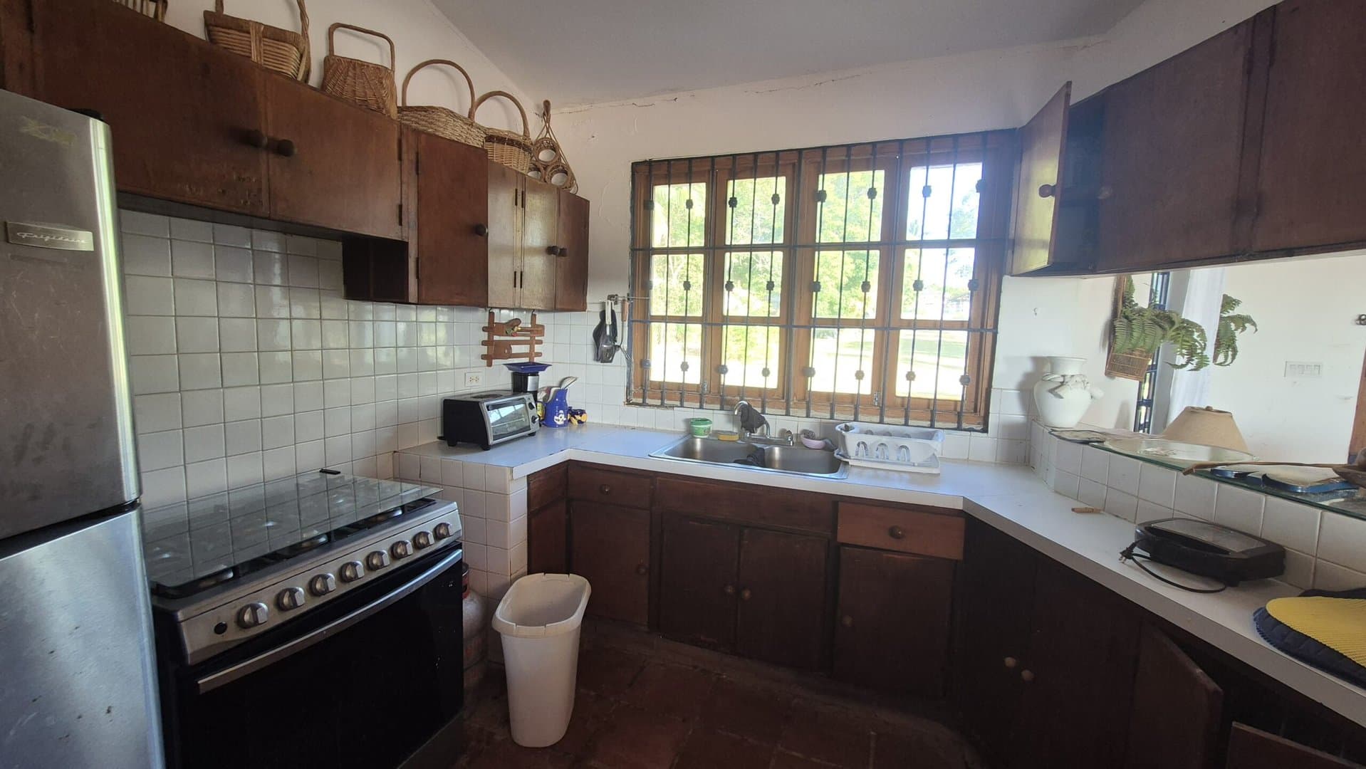 Oceanfront Four-Bedroom Home in Coronado – Prime Renovation Opportunity P-0578 - Image 10