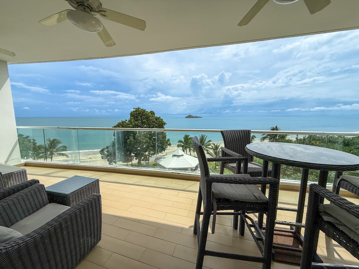 Open-Concept 2-Bedroom Beachfront Condo, Santa Clara ID R-0560 - Image 2