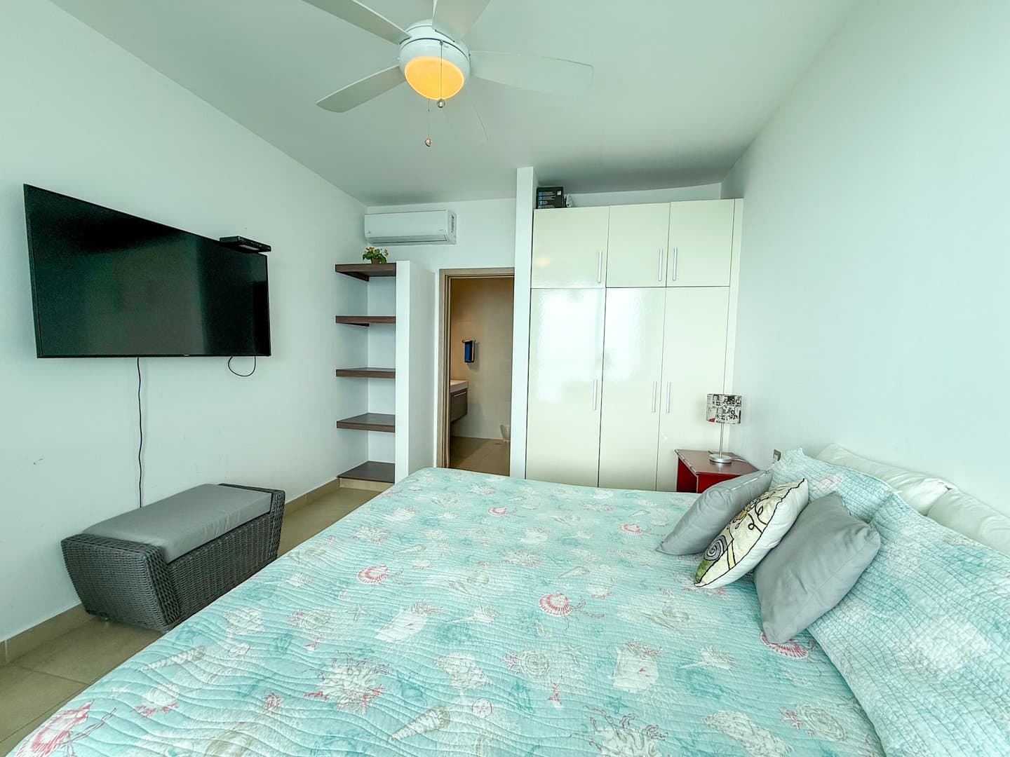 Open-Concept 2-Bedroom Beachfront Condo, Santa Clara ID R-0560 - Image 14