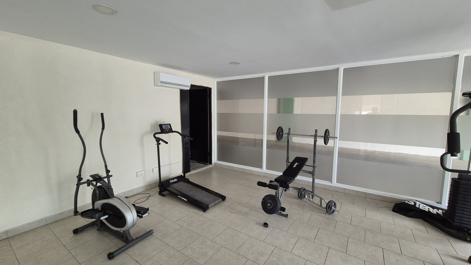 "Seaside Investment Opportunity: Apartment in Beachside Building Perfect for Short-Term Rentals" in Playa Corona P-0537 - Image 13