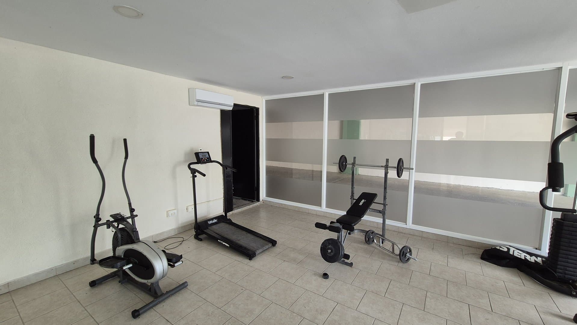 "Seaside Investment Opportunity: Apartment in Beachside Building Perfect for Short-Term Rentals" in Playa Corona P-0537 - Image 32