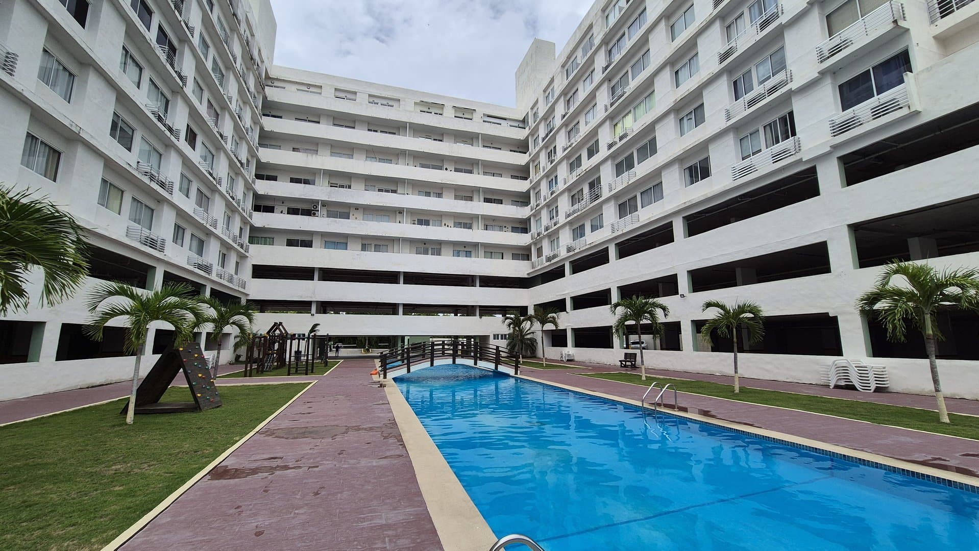 "Seaside Investment Opportunity: Apartment in Beachside Building Perfect for Short-Term Rentals" in Playa Corona P-0537 - Image 36