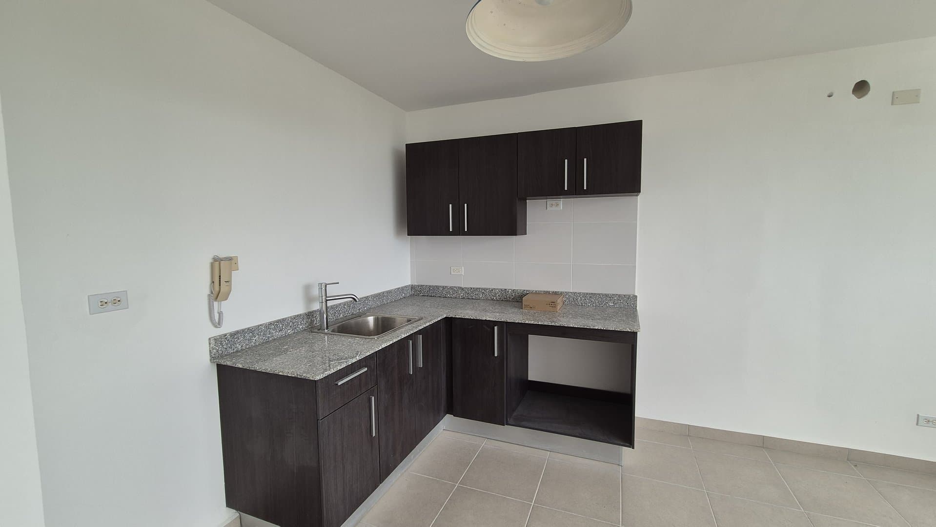 "Seaside Investment Opportunity: Apartment in Beachside Building Perfect for Short-Term Rentals" in Playa Corona P-0537 - Image 23
