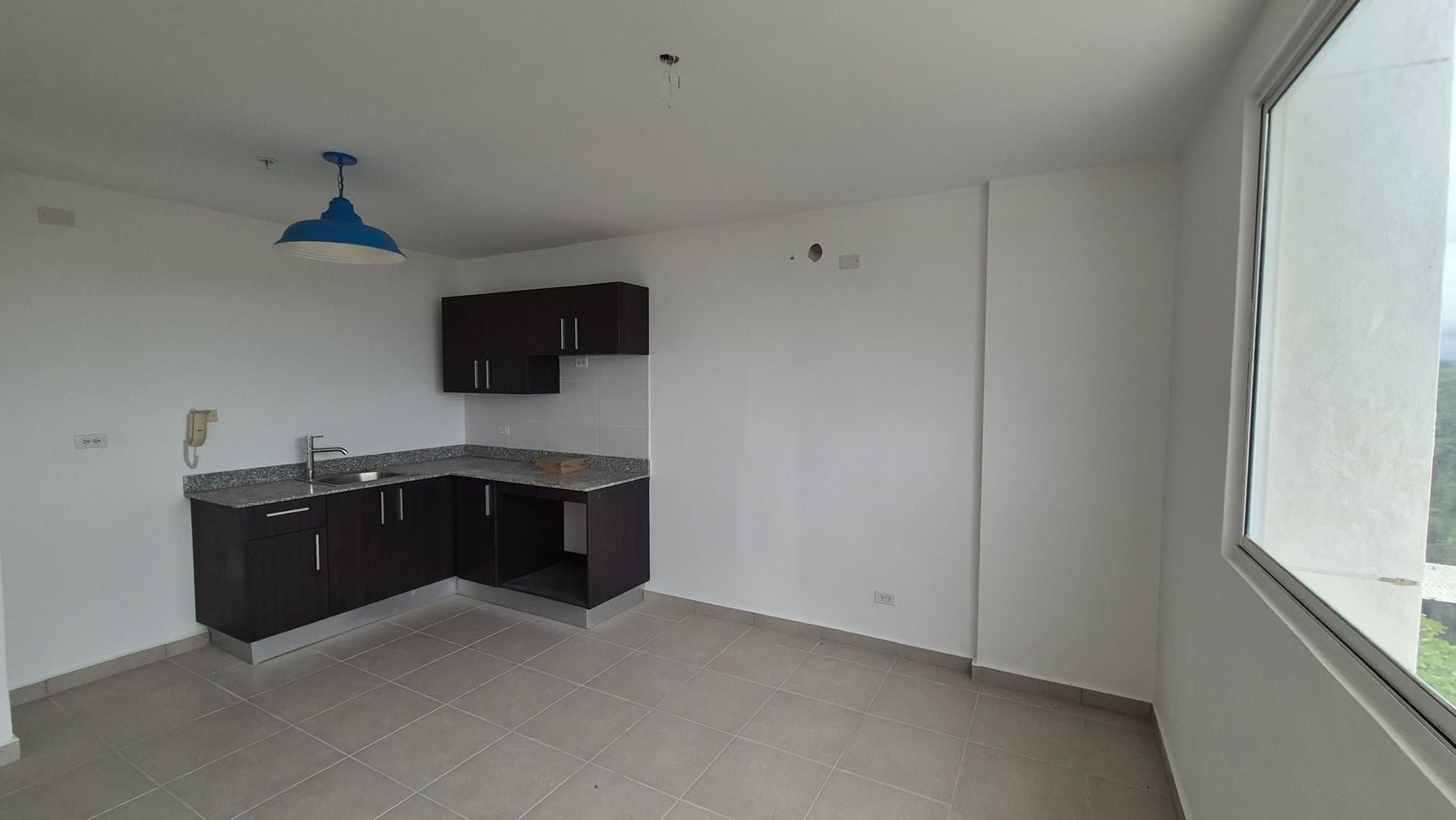 "Seaside Investment Opportunity: Apartment in Beachside Building Perfect for Short-Term Rentals" in Playa Corona P-0537 - Image 6
