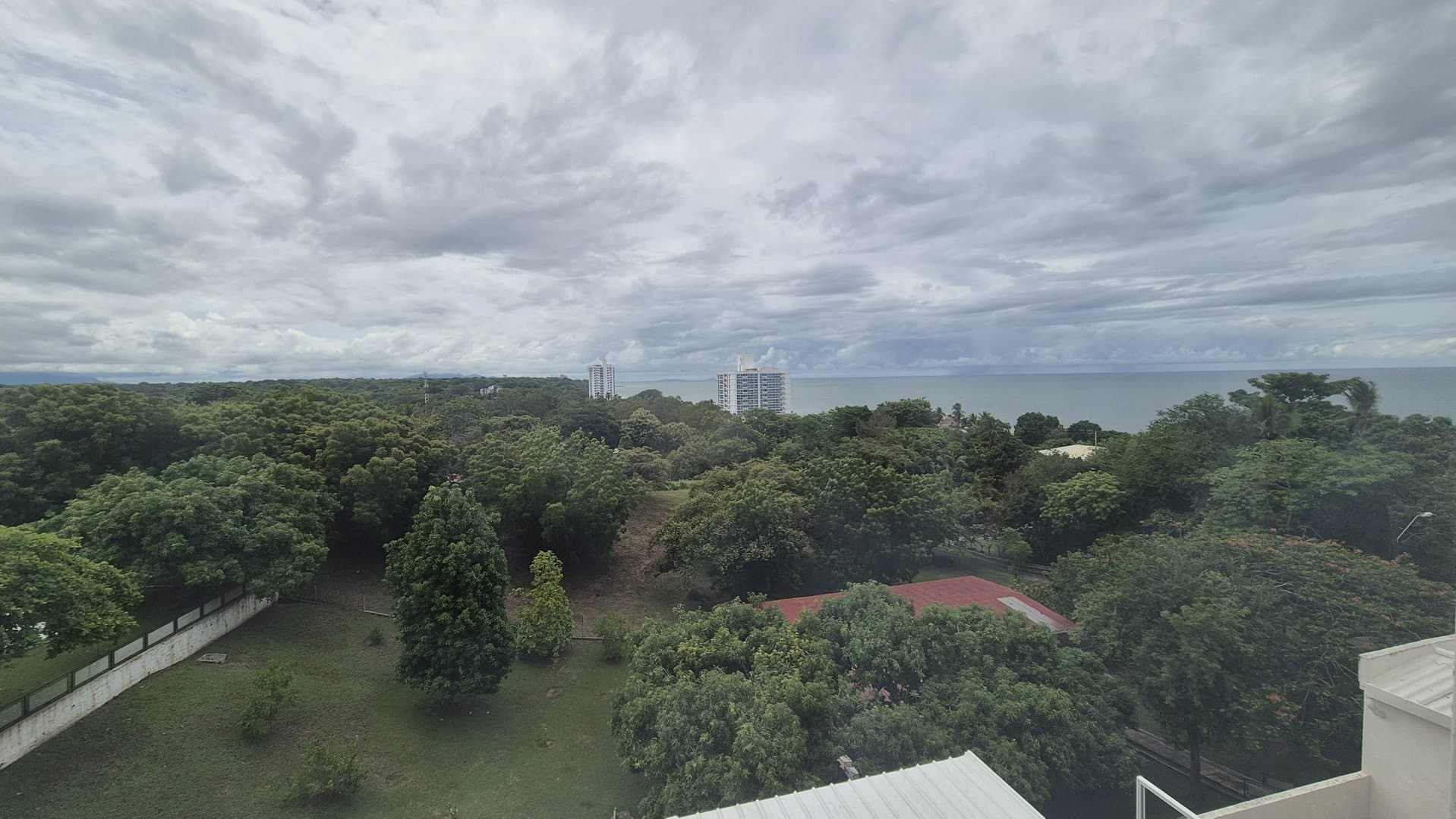 "Seaside Investment Opportunity: Apartment in Beachside Building Perfect for Short-Term Rentals" in Playa Corona P-0537 - Image 10
