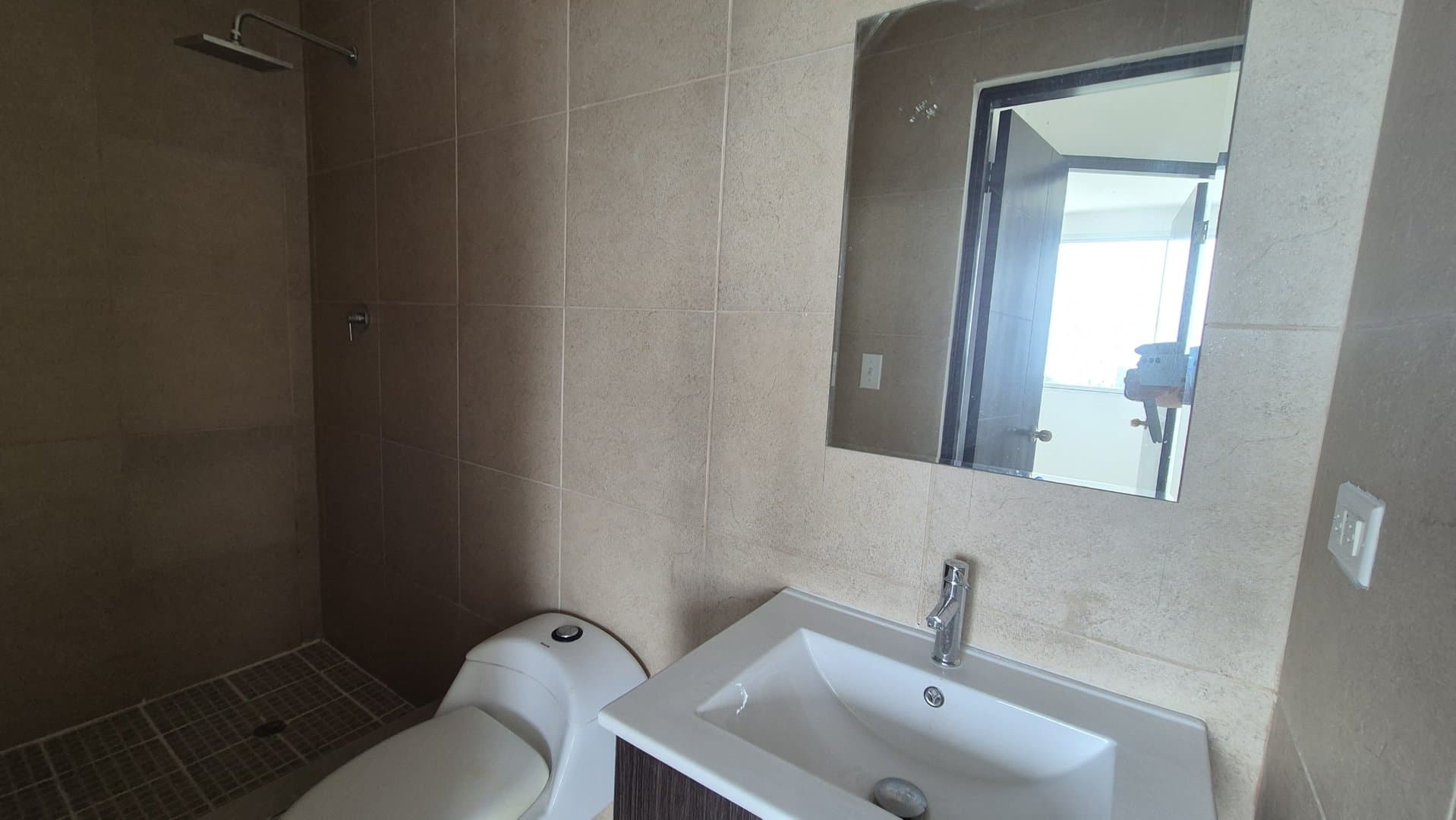 "Seaside Investment Opportunity: Apartment in Beachside Building Perfect for Short-Term Rentals" in Playa Corona P-0537 - Image 11
