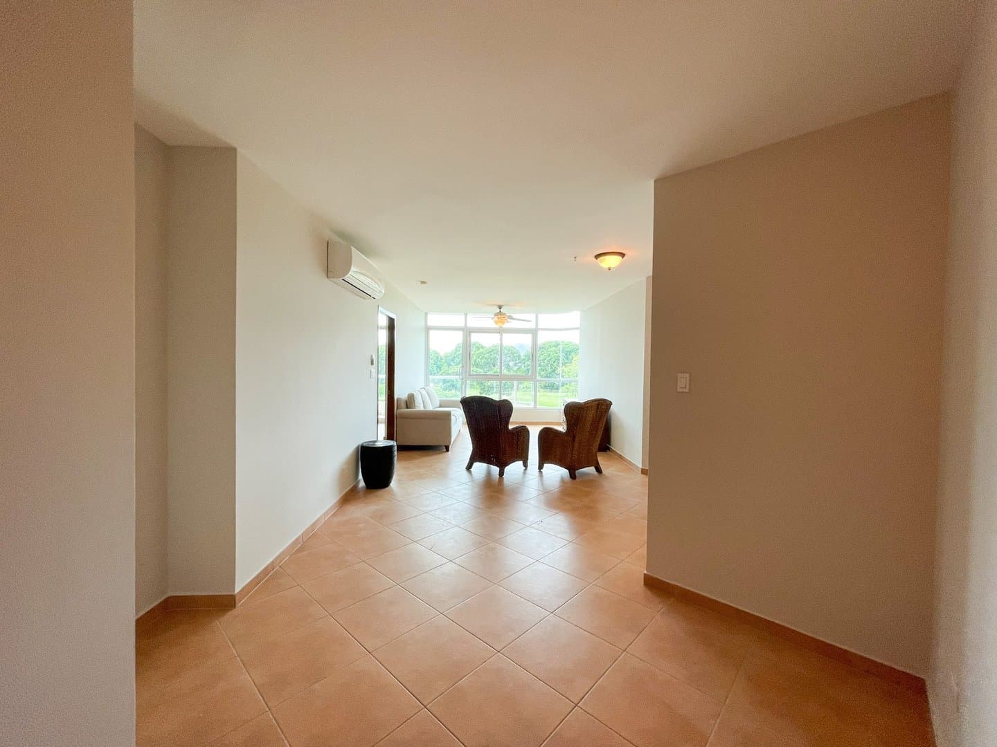Spacious Apartment on the Golf Course, Coronado R-0556 - Image 5