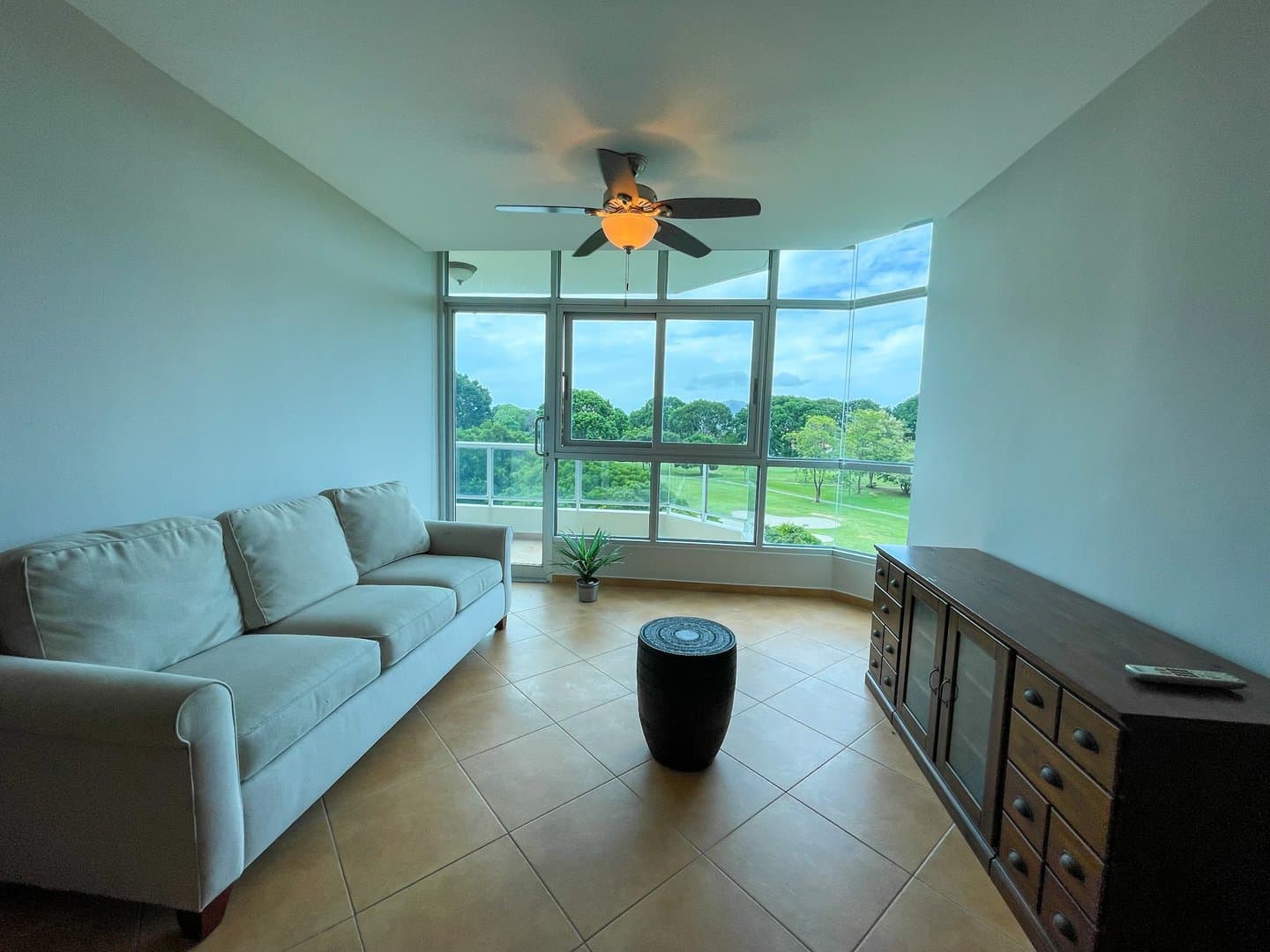 Spacious Apartment on the Golf Course, Coronado R-0556 - Image 1