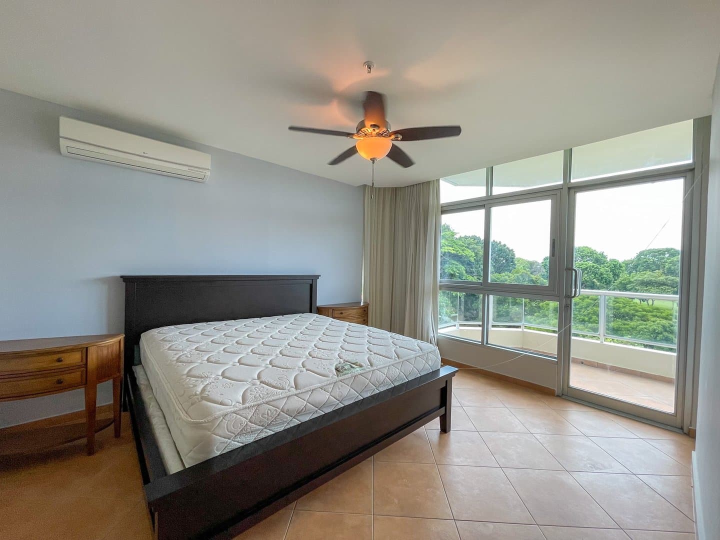 Spacious Apartment on the Golf Course, Coronado R-0556 - Image 12
