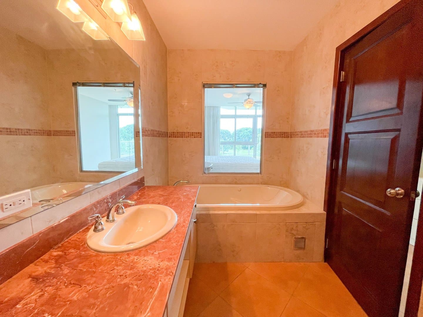 Spacious Apartment on the Golf Course, Coronado R-0556 - Image 14