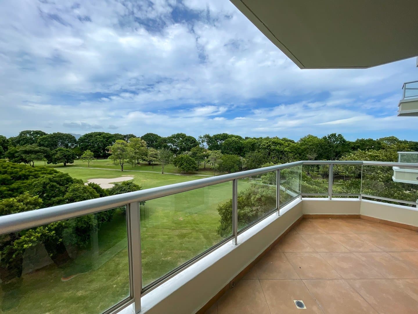 Spacious Apartment on the Golf Course, Coronado R-0556 - Image 2