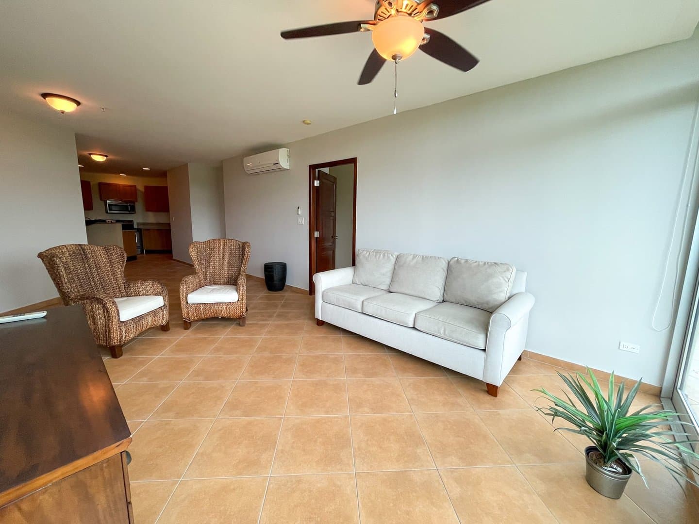 Spacious Apartment on the Golf Course, Coronado R-0556 - Image 6