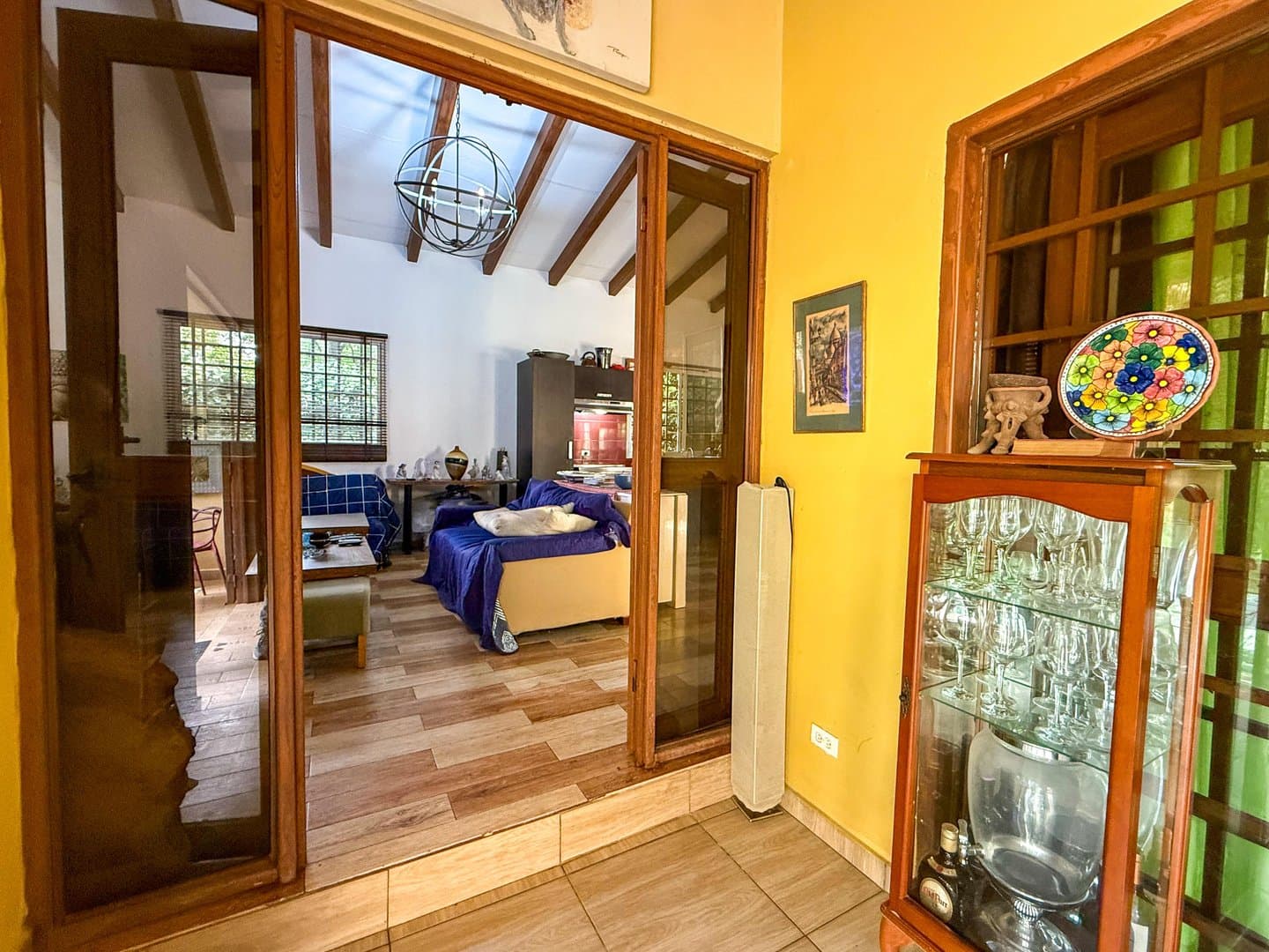 Spacious Open-Concept Home with Lush Vegetation in San Carlos, Panama R-0610 - Image 43