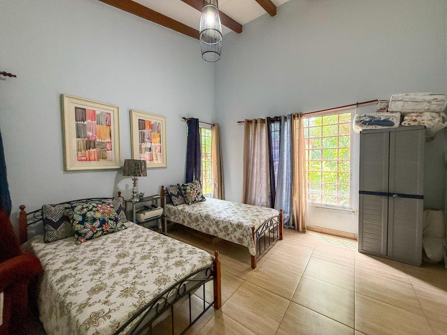 Spacious Open-Concept Home with Lush Vegetation in San Carlos, Panama R-0610 - Image 13