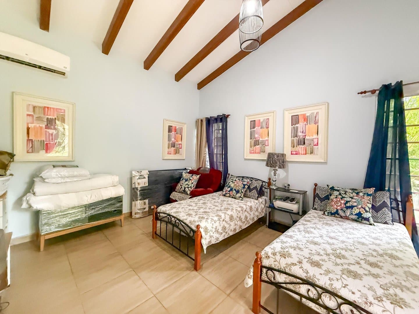 Spacious Open-Concept Home with Lush Vegetation in San Carlos, Panama R-0610 - Image 14