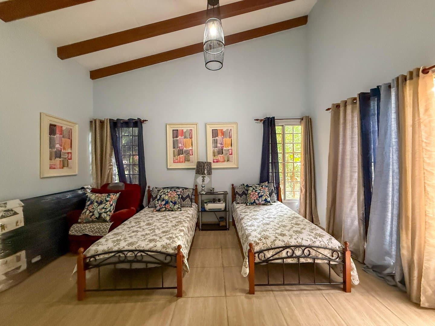 Spacious Open-Concept Home with Lush Vegetation in San Carlos, Panama R-0610 - Image 15
