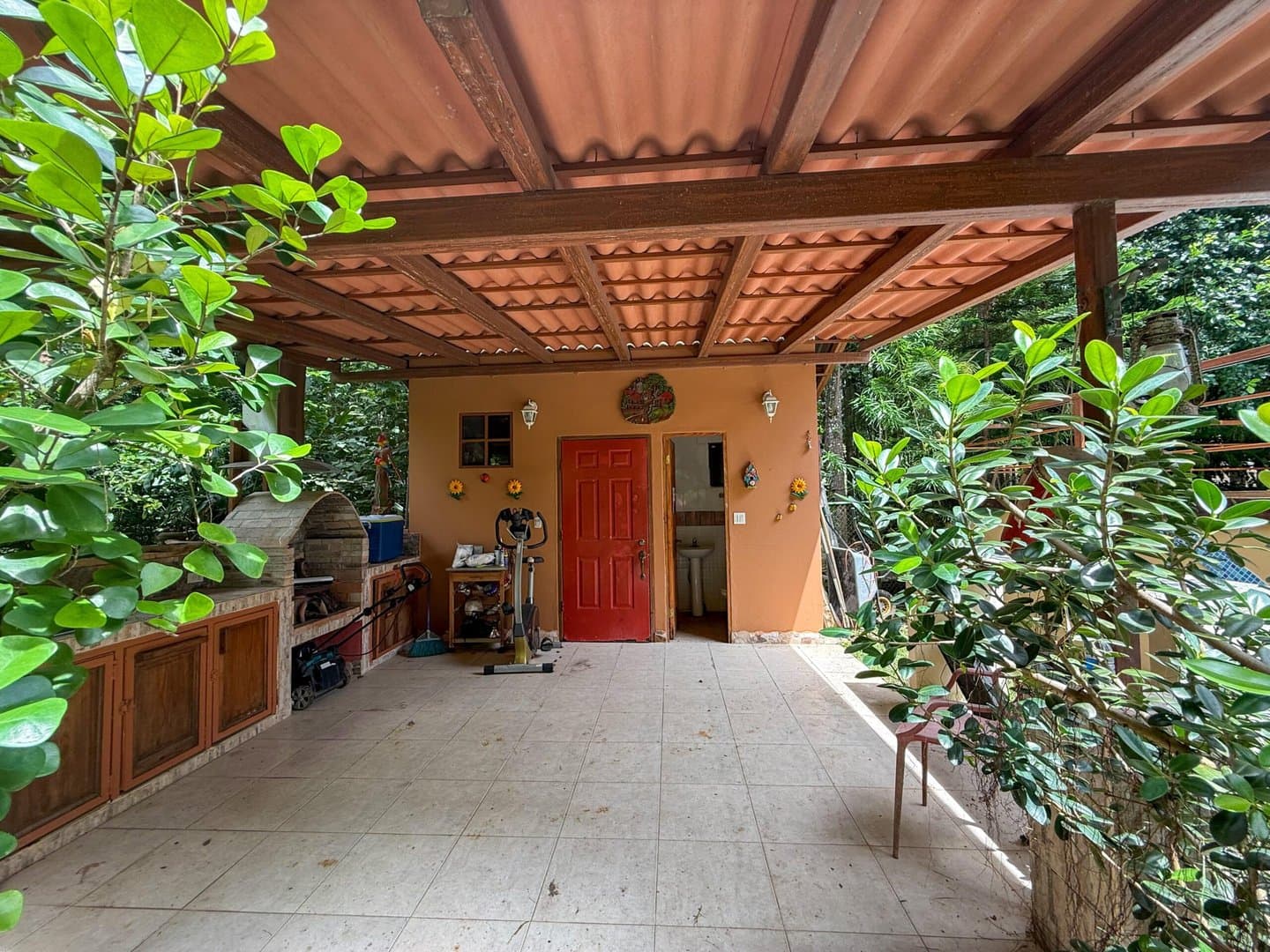 Spacious Open-Concept Home with Lush Vegetation in San Carlos, Panama R-0610 - Image 29