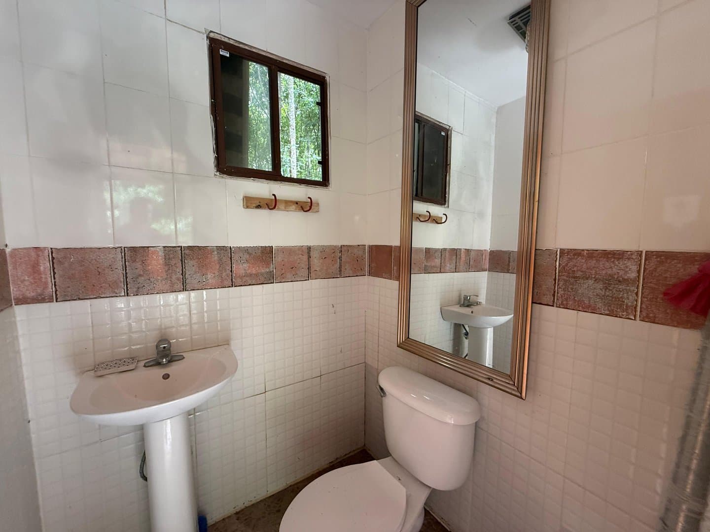 Spacious Open-Concept Home with Lush Vegetation in San Carlos, Panama R-0610 - Image 69