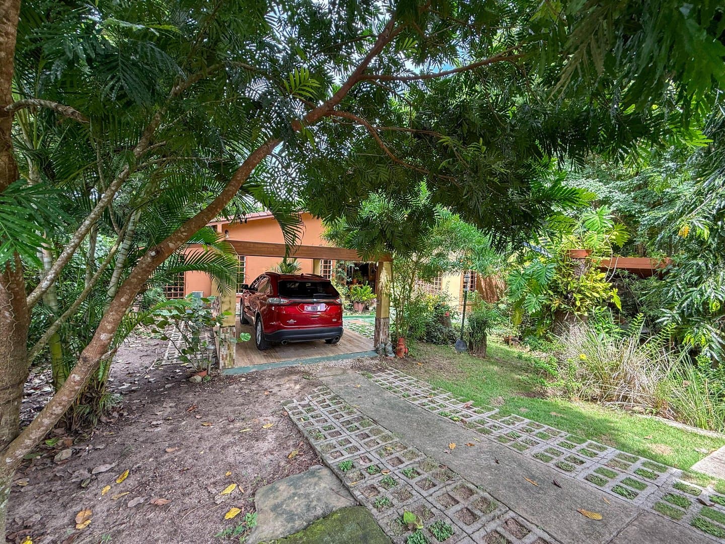 Spacious Open-Concept Home with Lush Vegetation in San Carlos, Panama R-0610 - Image 70