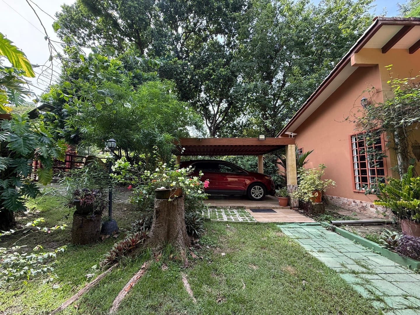 Spacious Open-Concept Home with Lush Vegetation in San Carlos, Panama R-0610 - Image 73