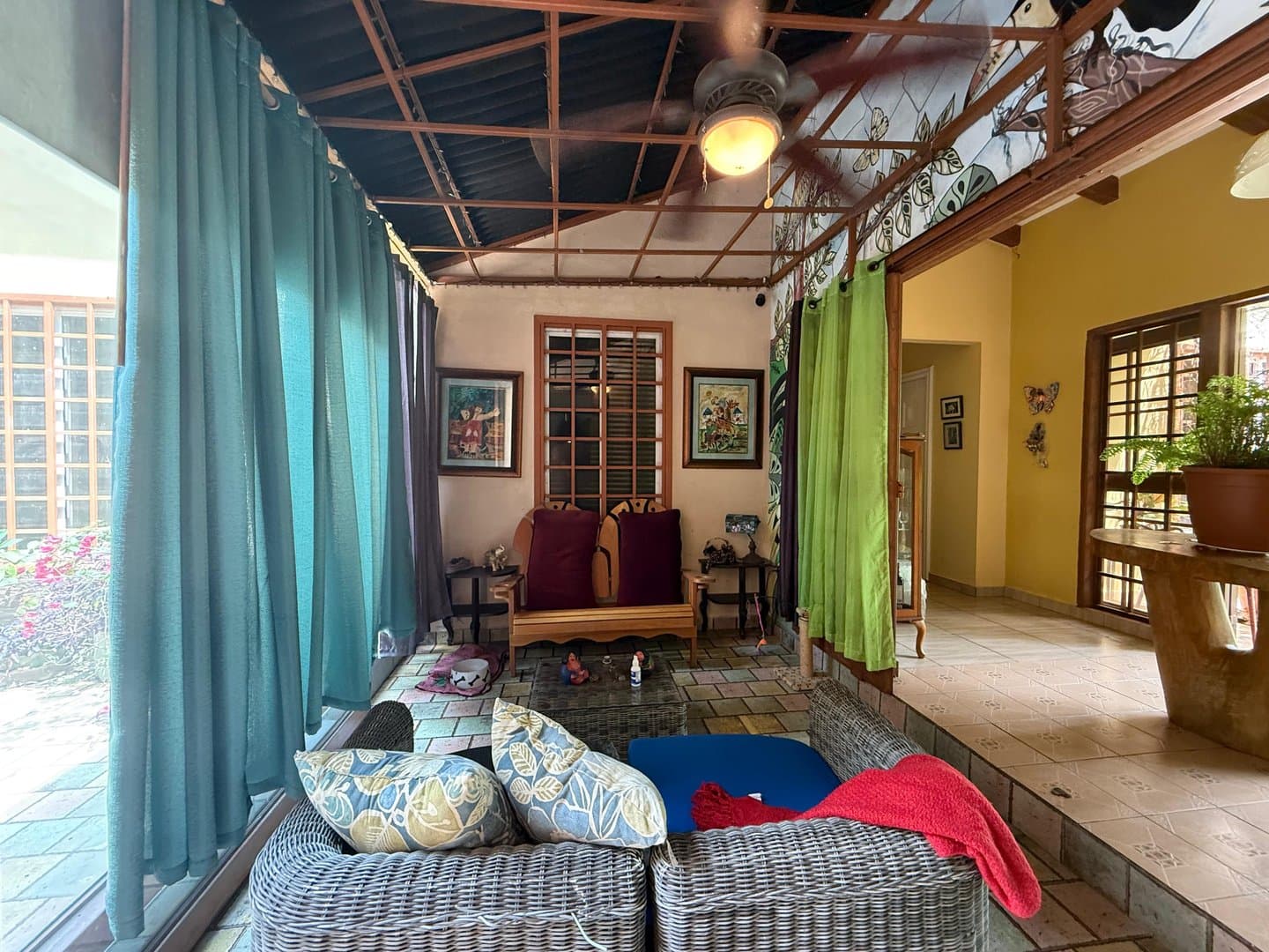 Spacious Open-Concept Home with Lush Vegetation in San Carlos, Panama R-0610 - Image 46