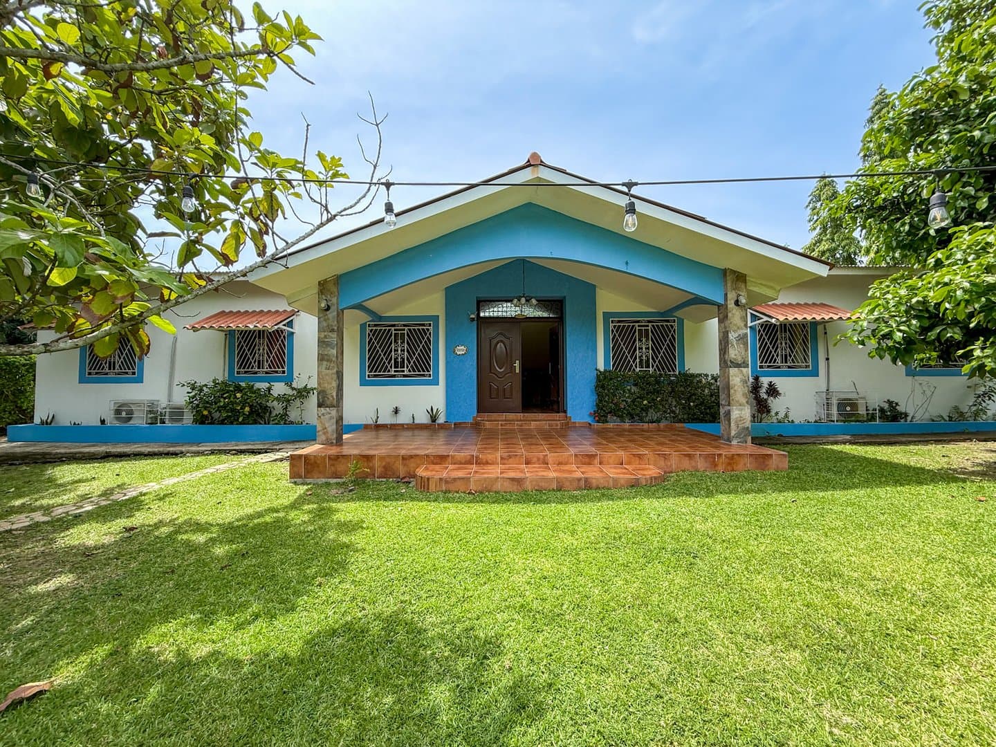 Spacious Single-Story 6-Bedroom Home with Pool, Near the Beach – Costa Esmeralda R-0497 - Image 2