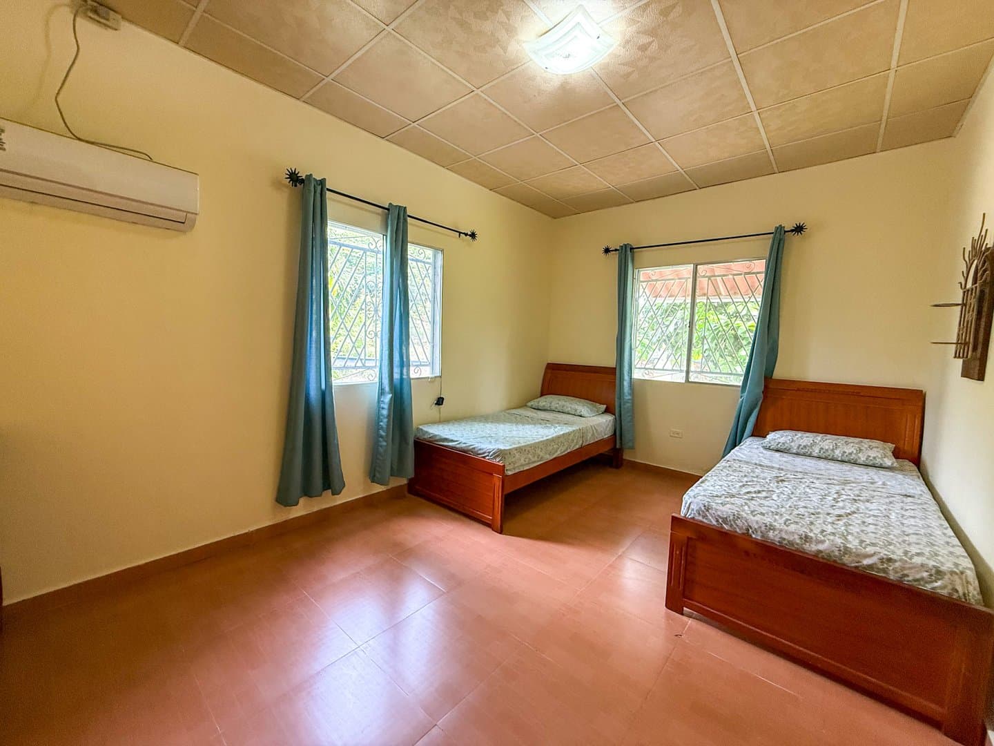 Spacious Single-Story 6-Bedroom Home with Pool, Near the Beach – Costa Esmeralda R-0497 - Image 15