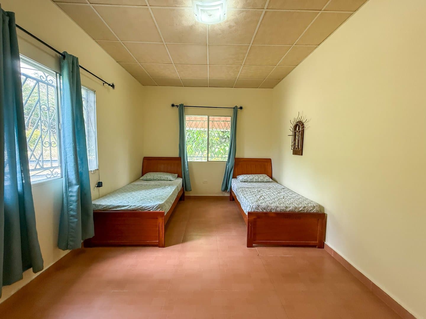 Spacious Single-Story 6-Bedroom Home with Pool, Near the Beach – Costa Esmeralda R-0497 - Image 16