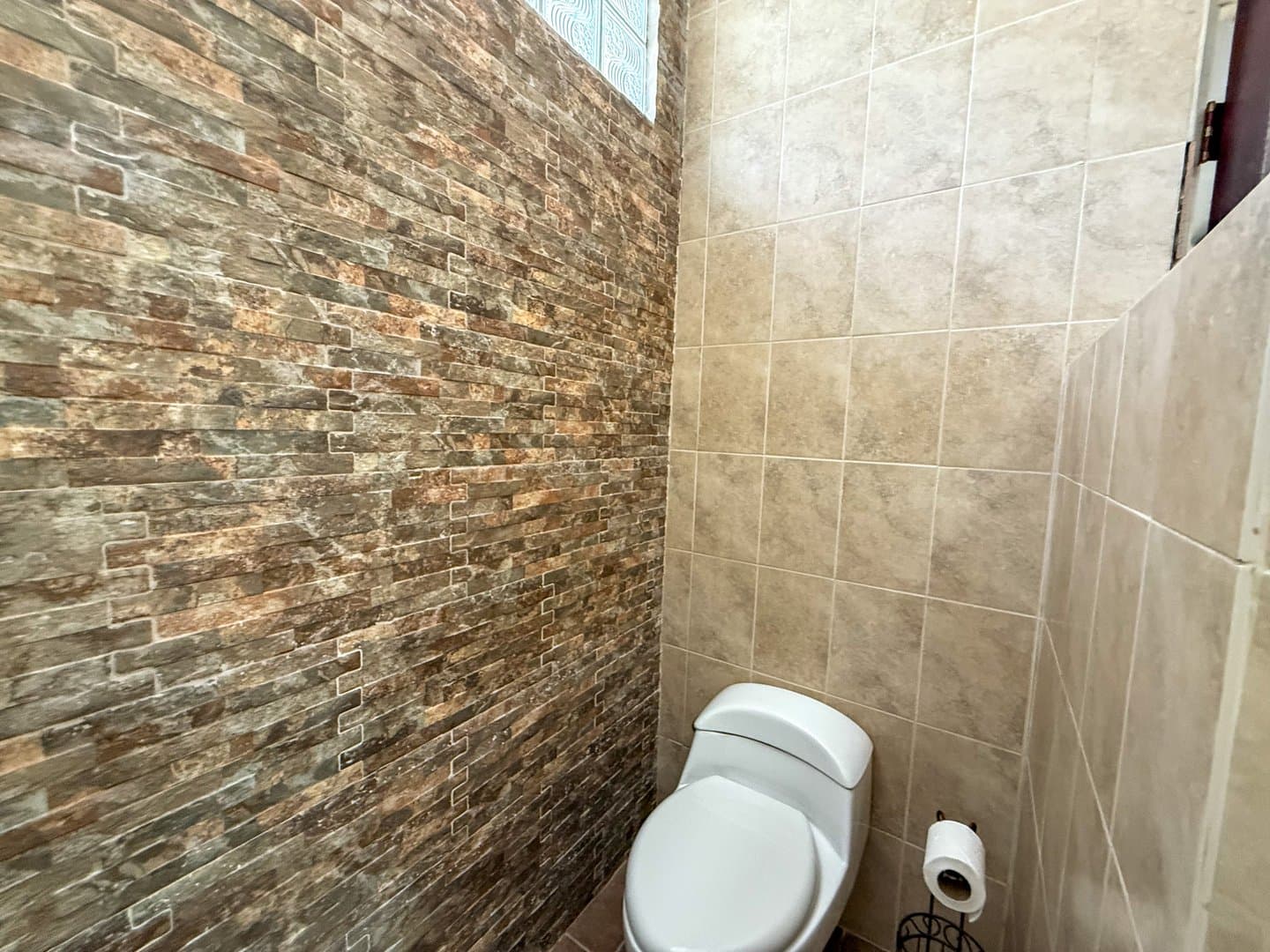 Spacious Single-Story 6-Bedroom Home with Pool, Near the Beach – Costa Esmeralda R-0497 - Image 26