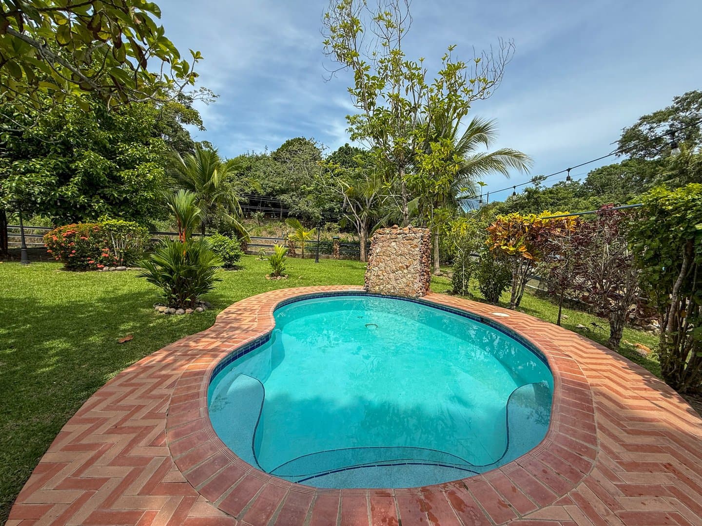 Spacious Single-Story 6-Bedroom Home with Pool, Near the Beach – Costa Esmeralda R-0497 - Image 31
