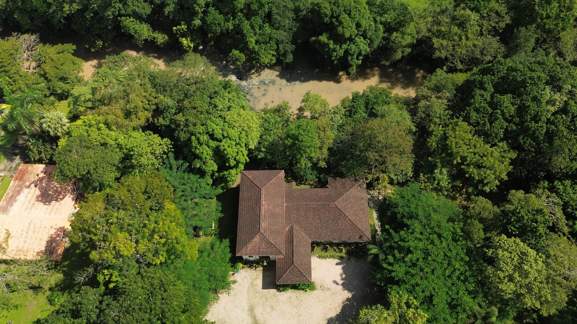 Spectacular House in El Barrero, Penonomé, Coclé P-0387 - Image 2