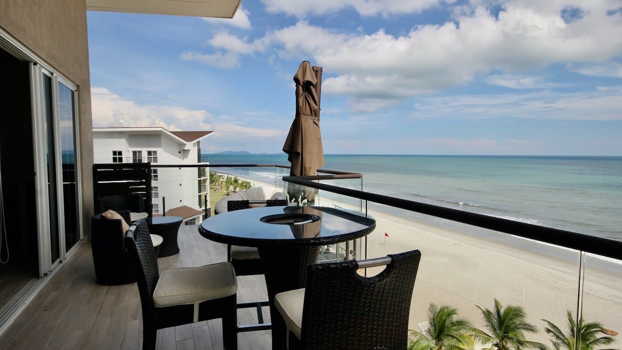 Spectacular PENTHOUSE in Playa Caracol R-0367