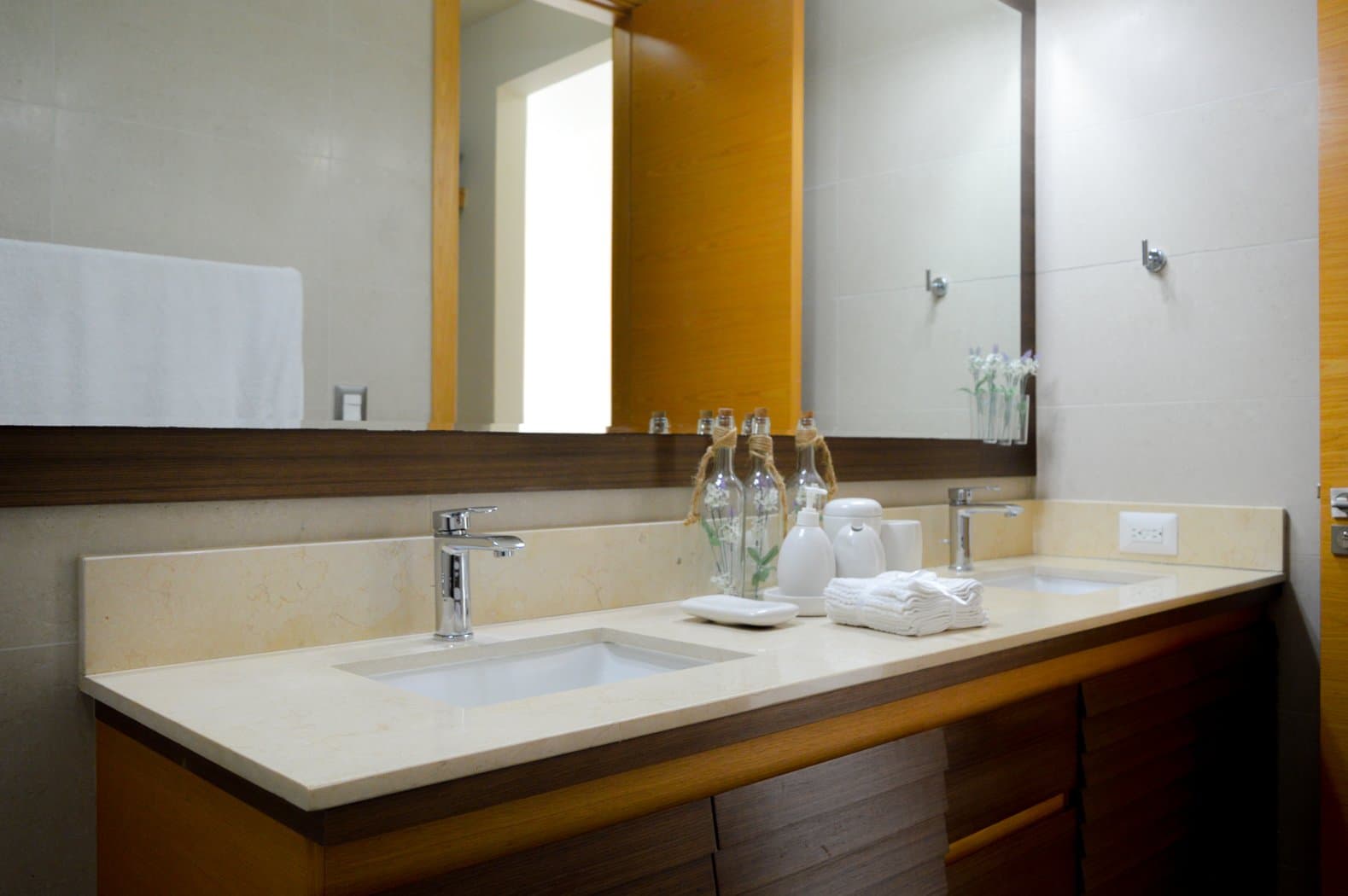 Stunning 2-Bedroom Apartment with Resort Amenities, San Carlos R-0103 - Image 9