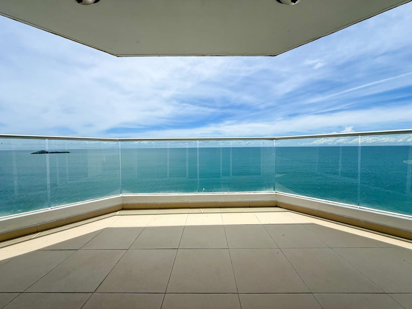 Stunning 3-Bedroom Beachfront Condo with Large Terrace in Farallón R-0036 - Image 3