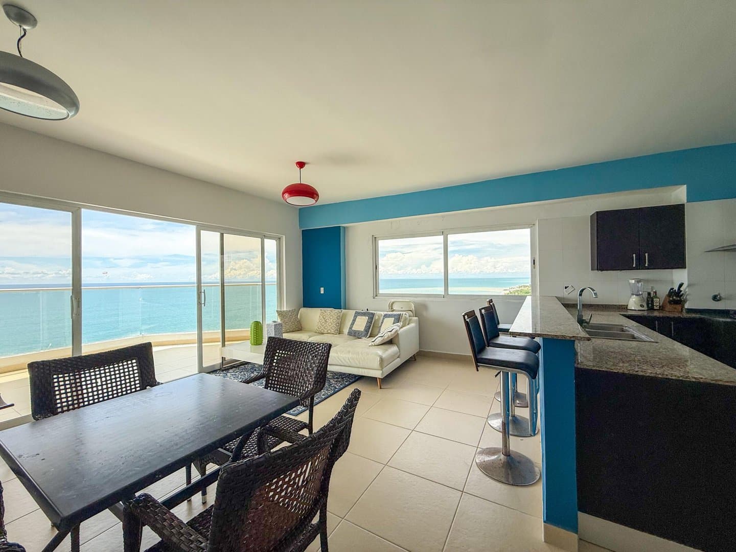 Stunning 3-Bedroom Beachfront Condo with Large Terrace in Farallón R-0036 - Image 1