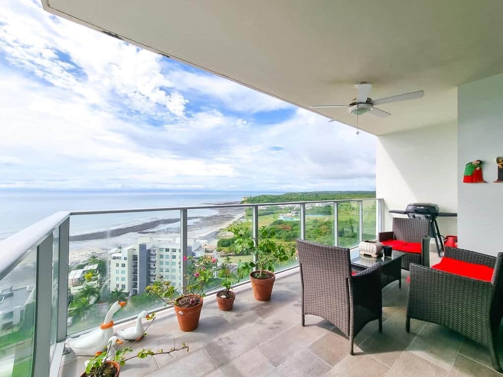 Stunning apartment with breathtaking ocean views R-0163