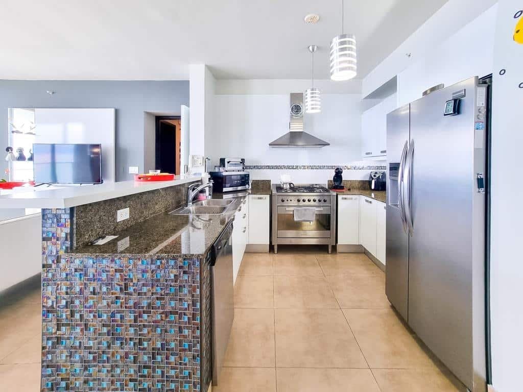 Stunning apartment with breathtaking ocean views R-0163 - Image 9