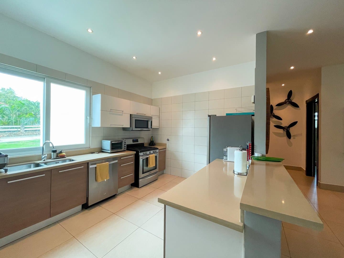 Stunning Ground Floor Apartment in Punta Barco, Panama R-0115 - Image 3