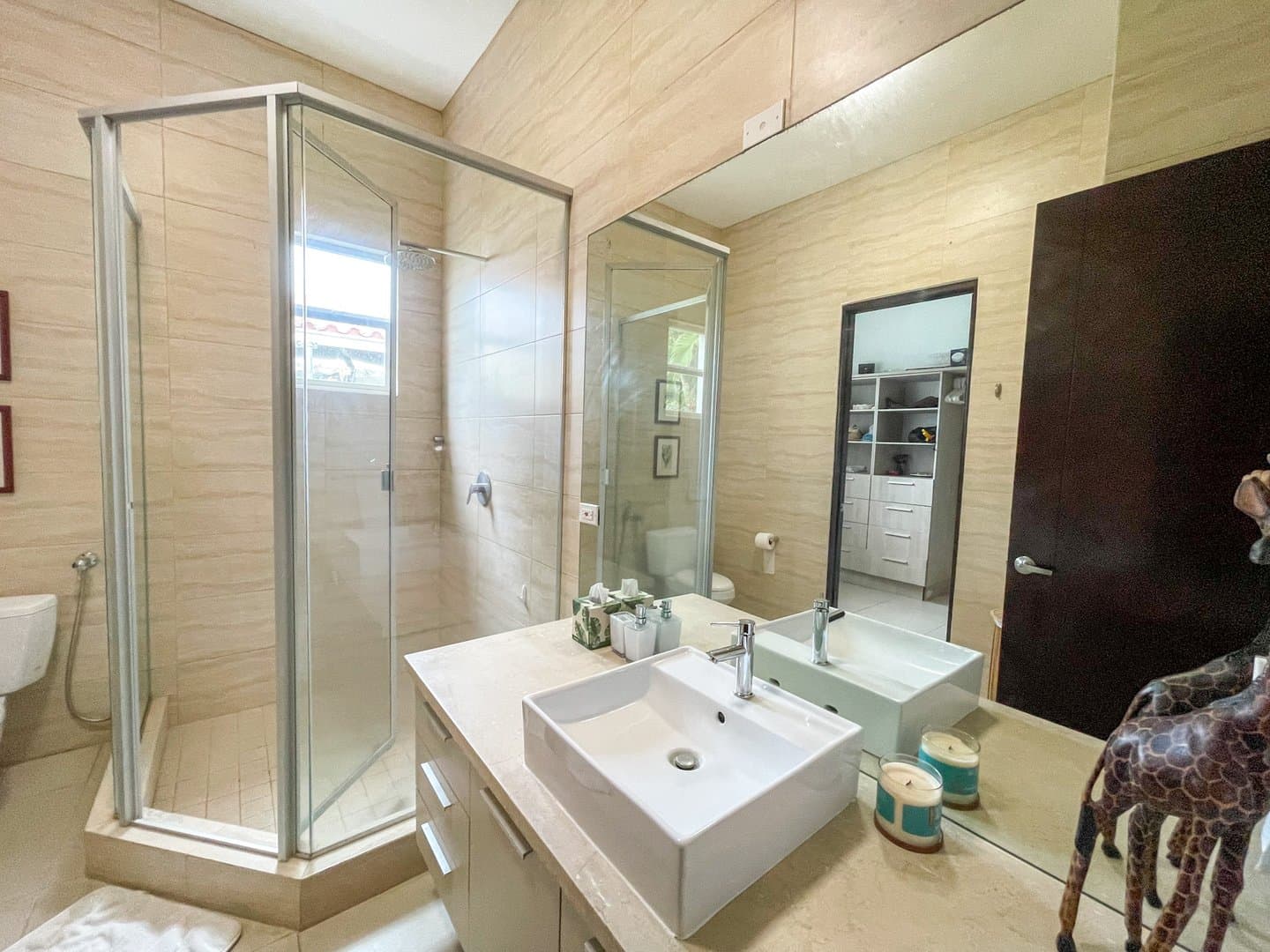 Stunning Ground Floor Apartment in Punta Barco, Panama R-0115 - Image 7