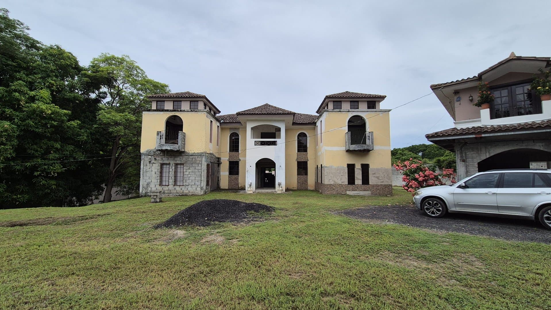 Unique Castle-Style Residence with Spacious Terrace on Expansive Lot Near Santa Clara Beach, Rio Hato P-0487 - Image 5
