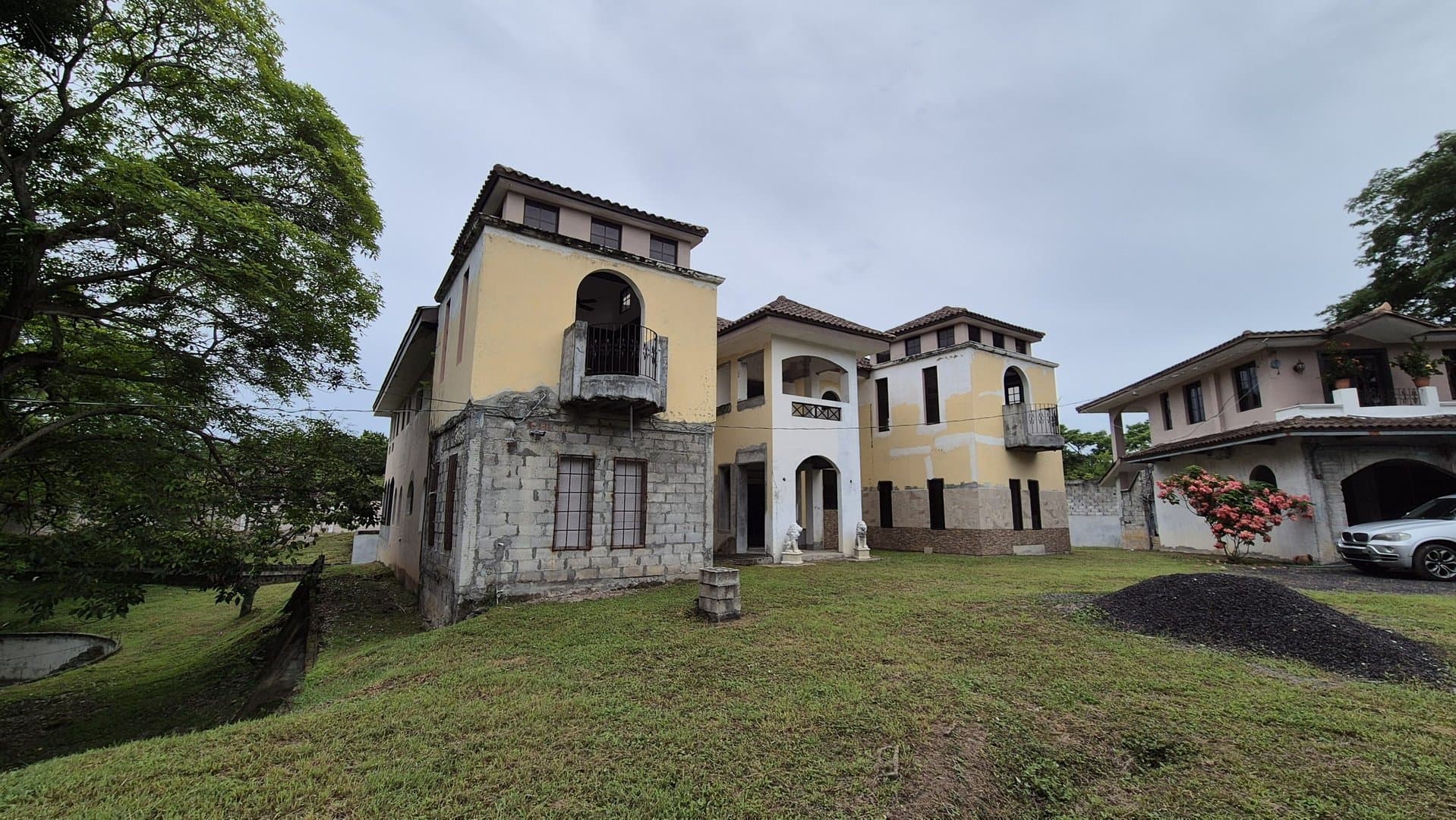 Unique Castle-Style Residence with Spacious Terrace on Expansive Lot Near Santa Clara Beach, Rio Hato P-0487 - Image 7