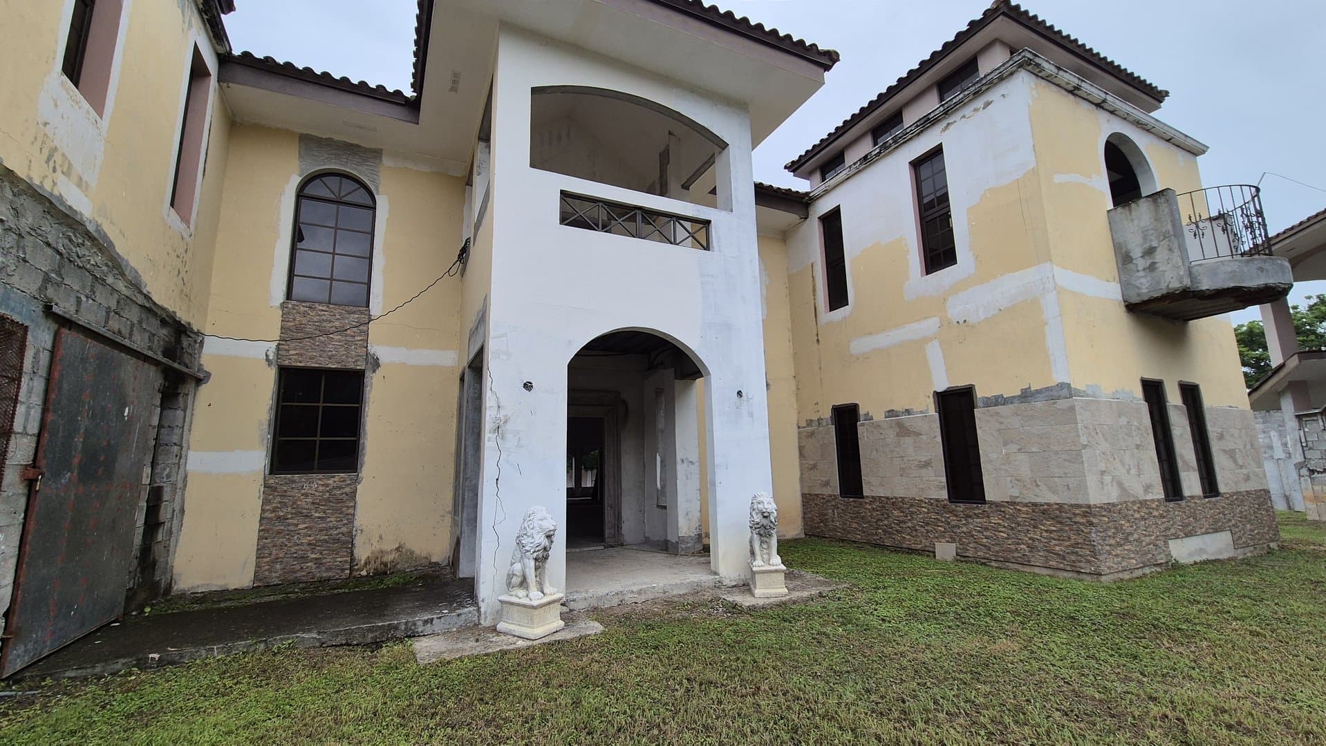 Unique Castle-Style Residence with Spacious Terrace on Expansive Lot Near Santa Clara Beach, Rio Hato P-0487 - Image 78