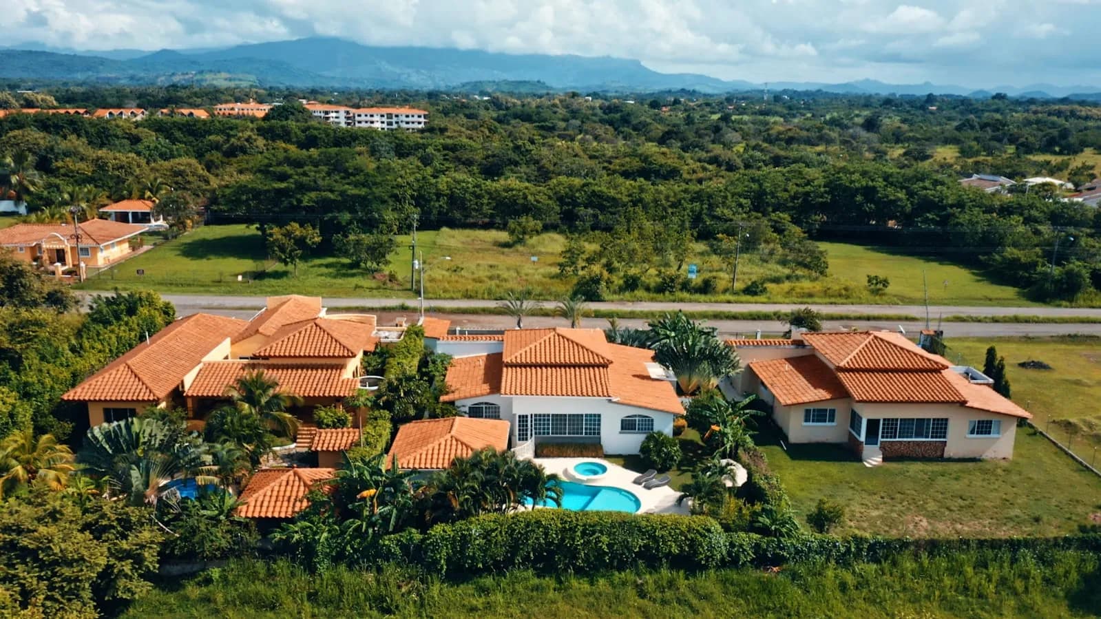🔥 PRICE REDUCED – 3 BEDROOM HOUSE IN CORONADO WITH POOL 🏡💦 - Image 4