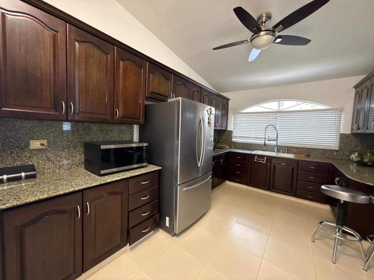🔥 PRICE REDUCED – 3 BEDROOM HOUSE IN CORONADO WITH POOL 🏡💦 - Image 11