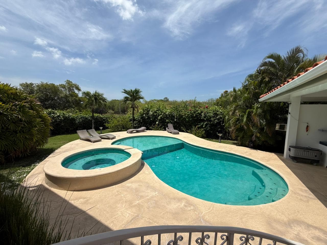 🔥 PRICE REDUCED – 3 BEDROOM HOUSE IN CORONADO WITH POOL 🏡💦 - Image 31