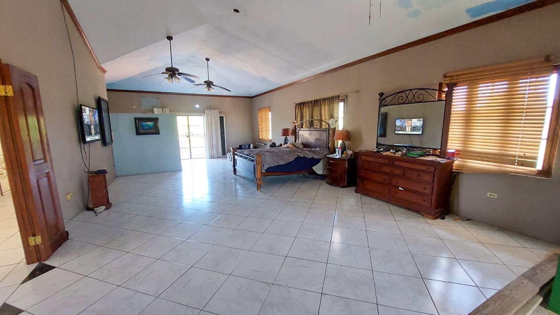 Spacious Corner Estate with Pool in Coronado – Renovation & Investment Opportunity | P-0319 - Image 13