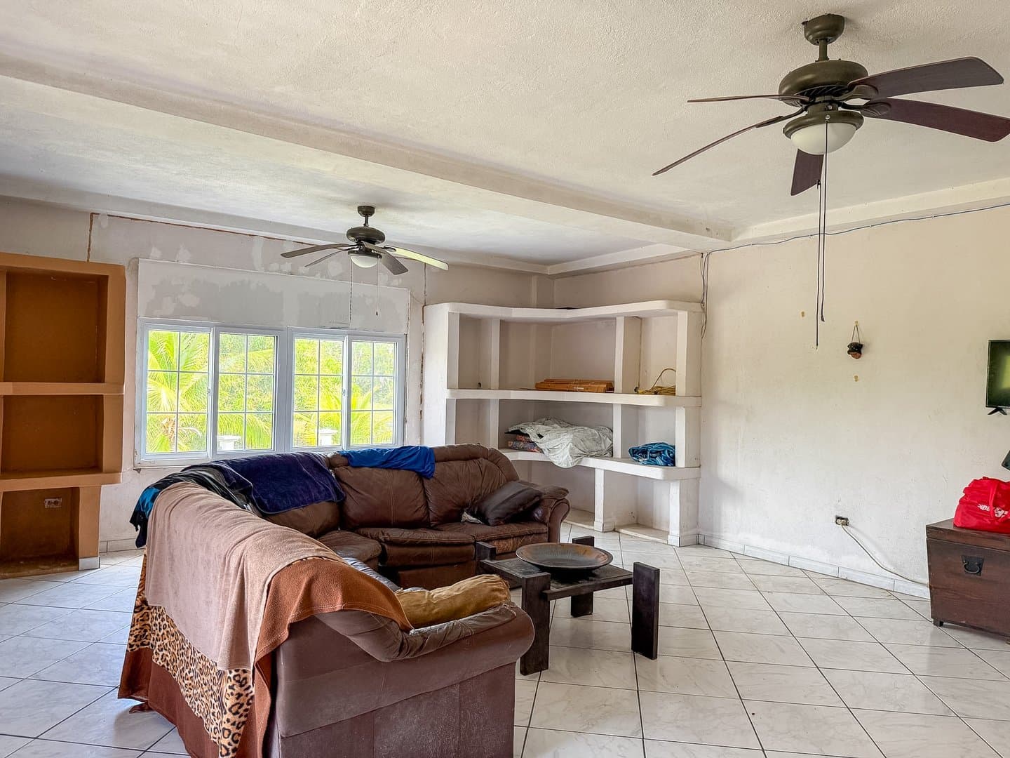 Spacious Corner Estate with Pool in Coronado – Renovation & Investment Opportunity | P-0319 - Image 6