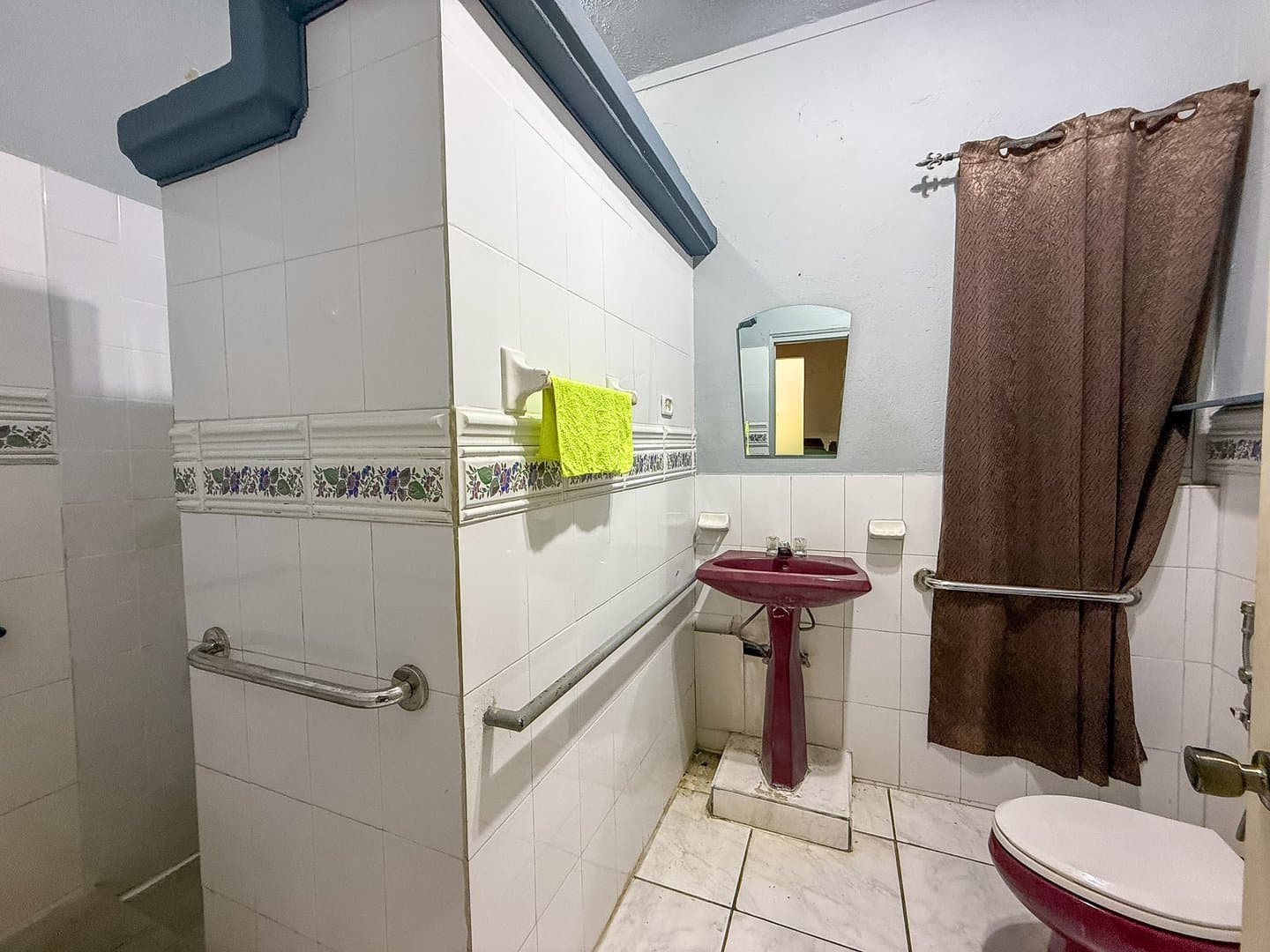 Spacious Corner Estate with Pool in Coronado – Renovation & Investment Opportunity | P-0319 - Image 21